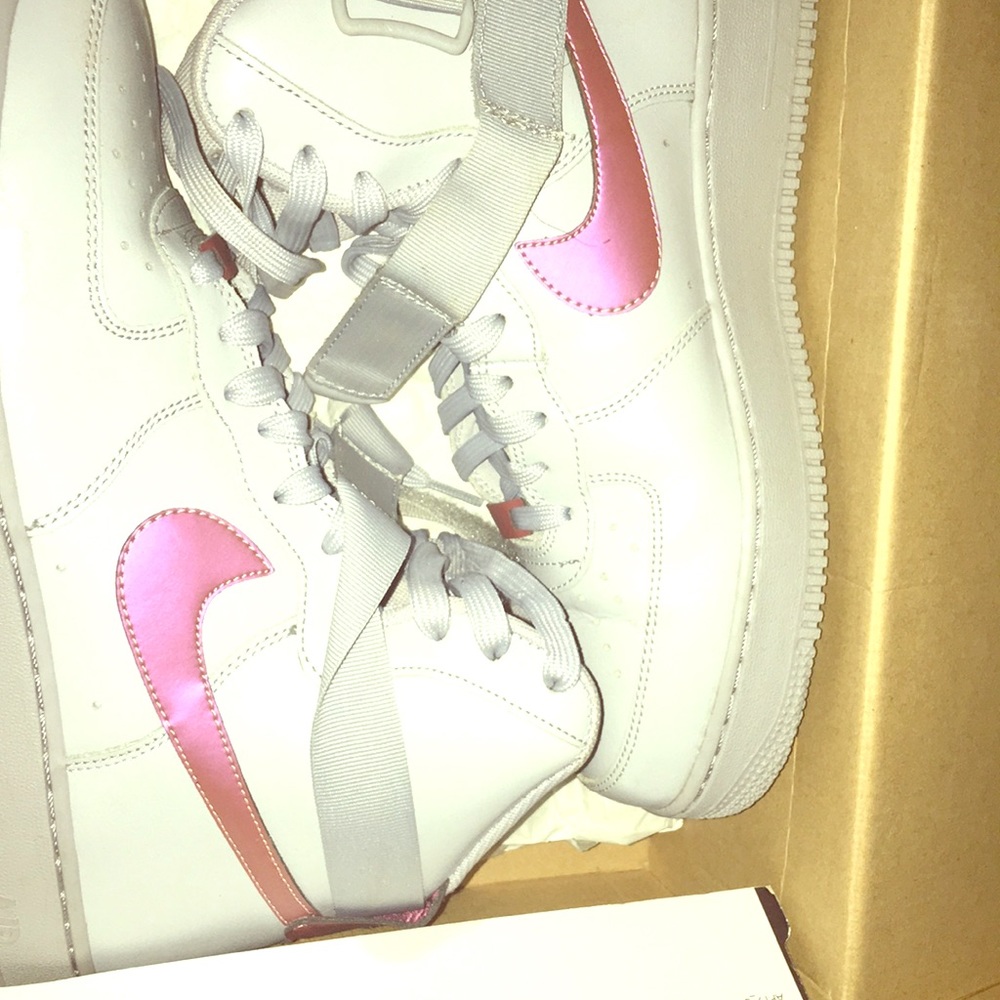 NIKE Air Force High LV8
